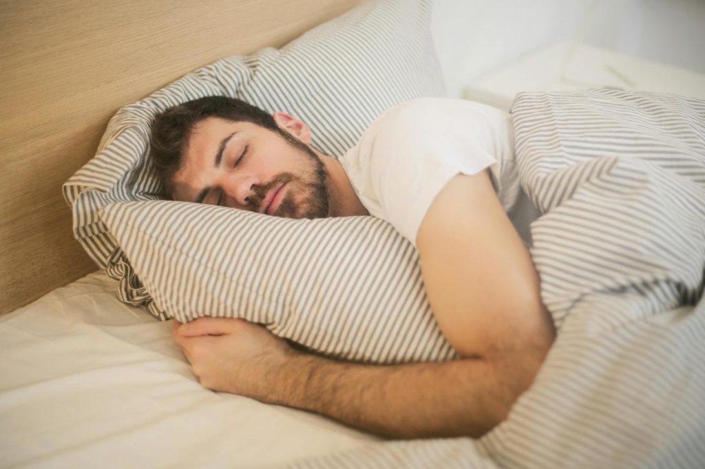 A man sleeping. Actigrafo, Actigrafia
